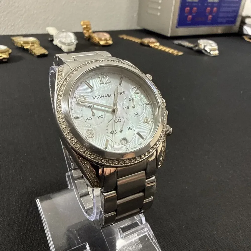 MICHAEL KORS MK-5520 NEW BATTERY MOTHER OF PEARL DIAL WOMENS WRISTWATCH